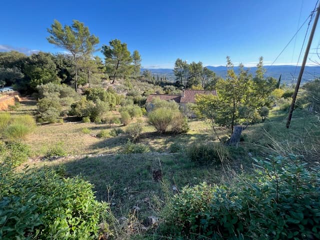 Terrain constructible de 2000m² - 2000 - Solliès-Ville